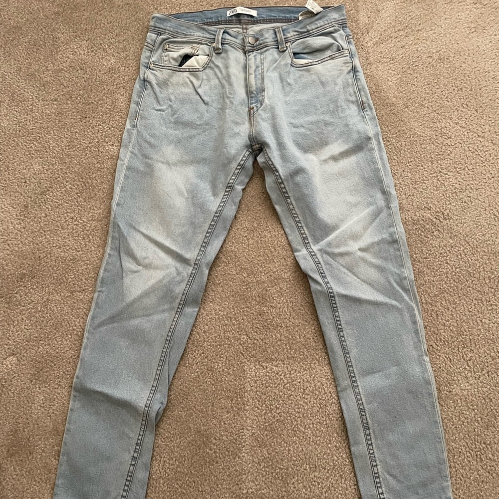 Zara Men’s Light Wash Jeans
